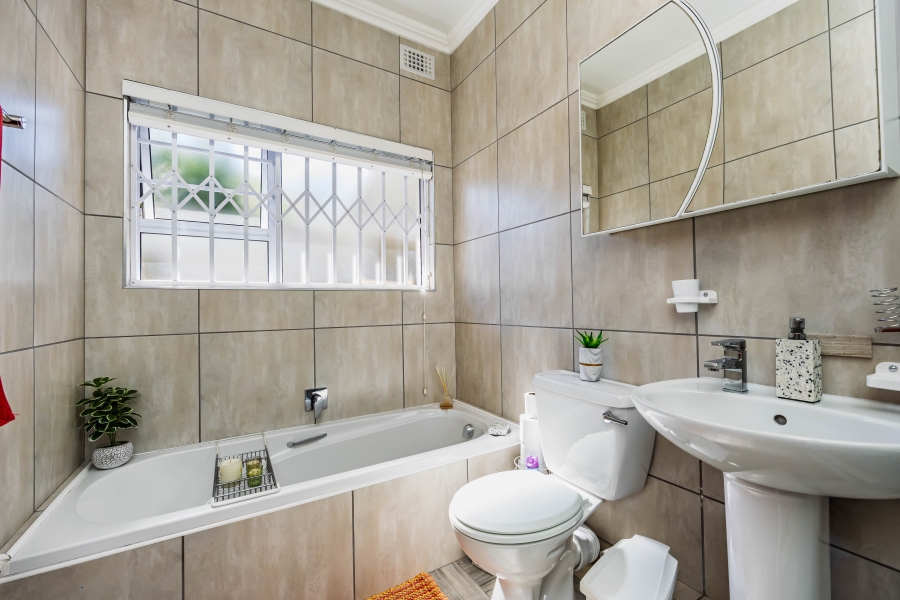 2 Bedroom Property for Sale in Beacon Bay Eastern Cape